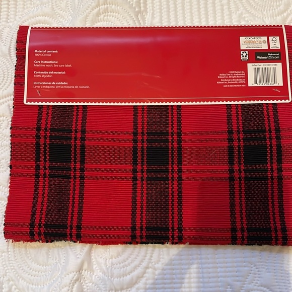 ☄️2- $10 ☄️Holiday time decorative runner - Picture 4 of 4